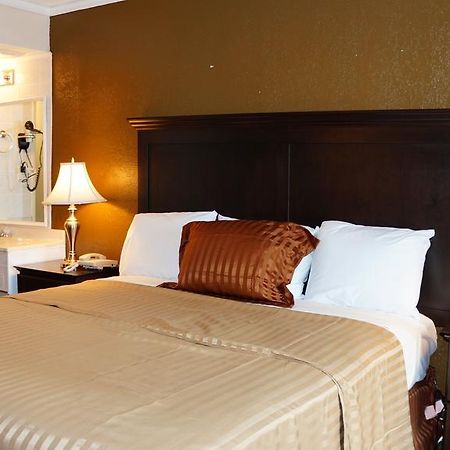 Americas Best Value Inn & Suites Kansas City Grandview Buitenkant foto