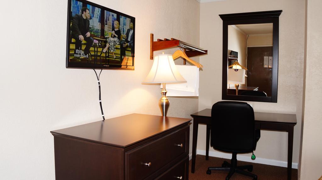 Americas Best Value Inn & Suites Kansas City Grandview Kamer foto