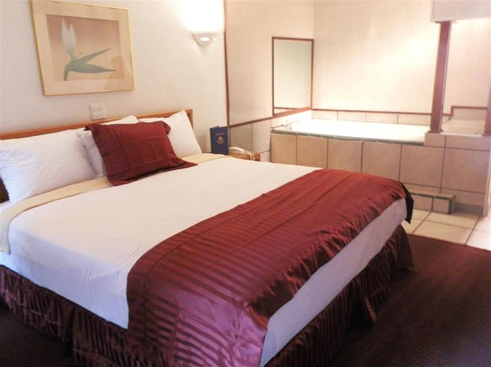 Americas Best Value Inn & Suites Kansas City Grandview Buitenkant foto