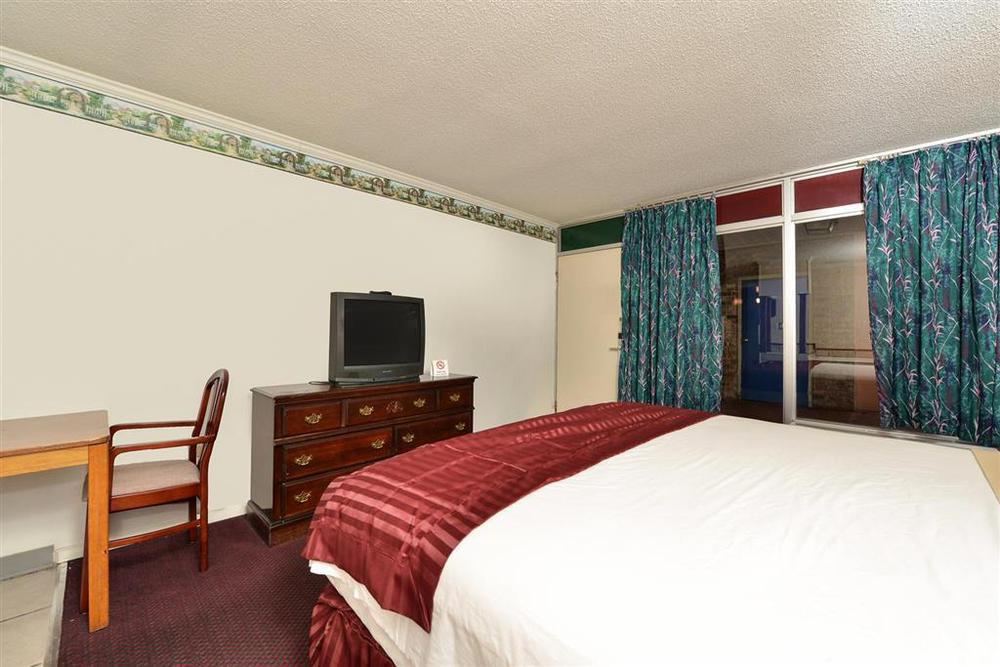 Americas Best Value Inn & Suites Kansas City Grandview Kamer foto